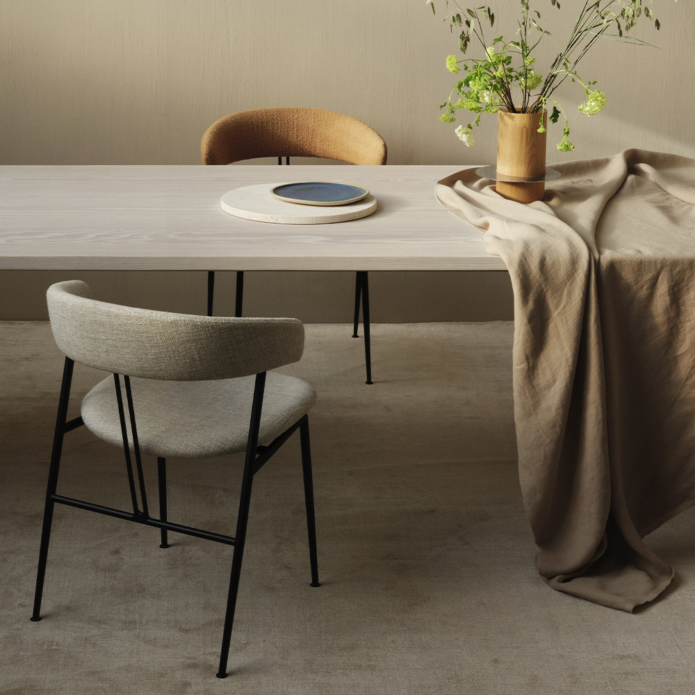Gubi - Violin Dining Chair | Fully upholstered - Gubi - Paustian