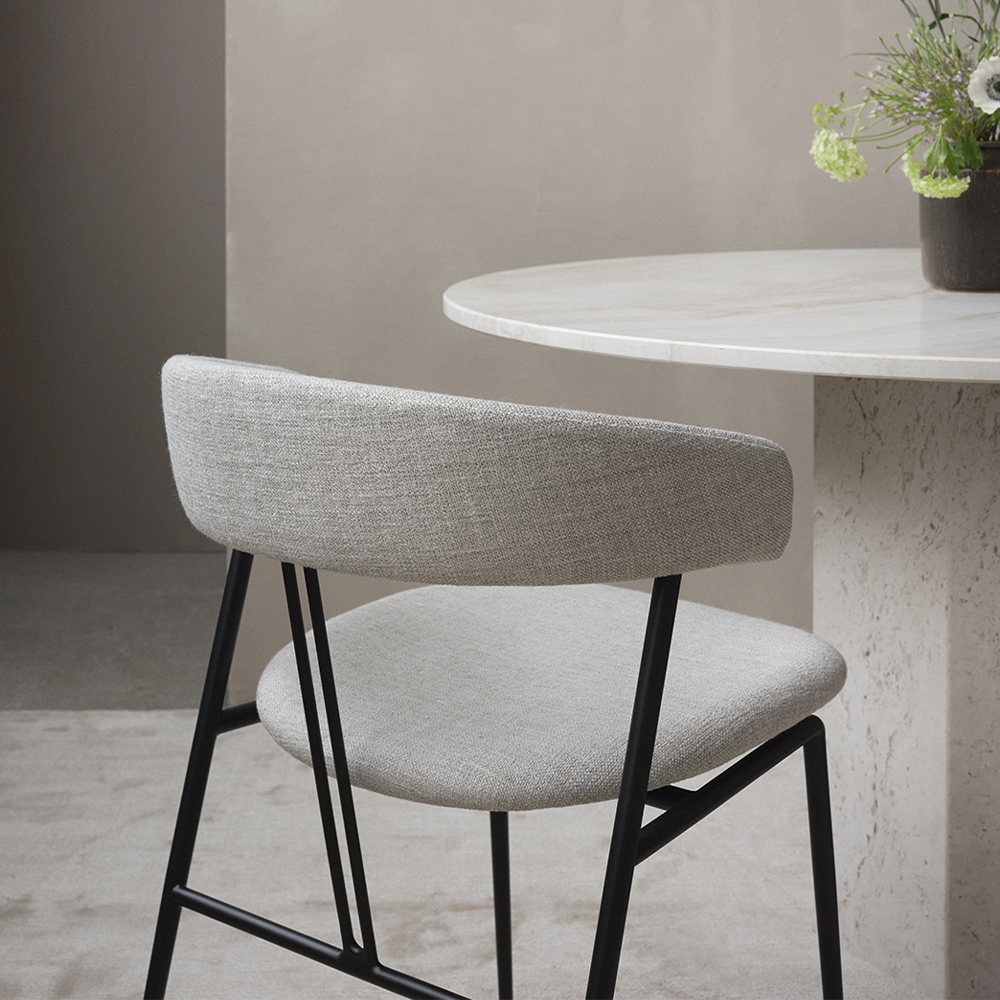 Gubi - Violin Dining Chair | Fully upholstered - Gubi - Paustian
